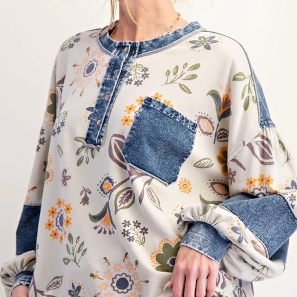 easel Tops - Easel Floral Print Mineral Washed Henley Top in Ecru Size M